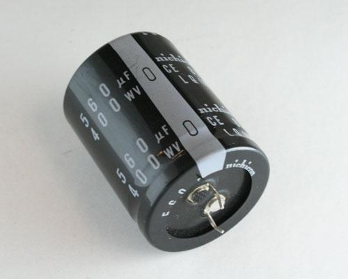Condensador Electrolitico 560uF 400Vdc 105ºC 35x45mm 2pin