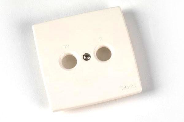 Caratula Embellecedora Toma R-TV