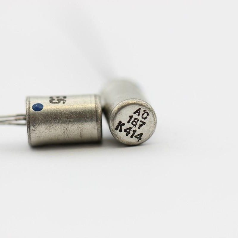 Transistor NPN 28V 1A 1W TO1 AC187
